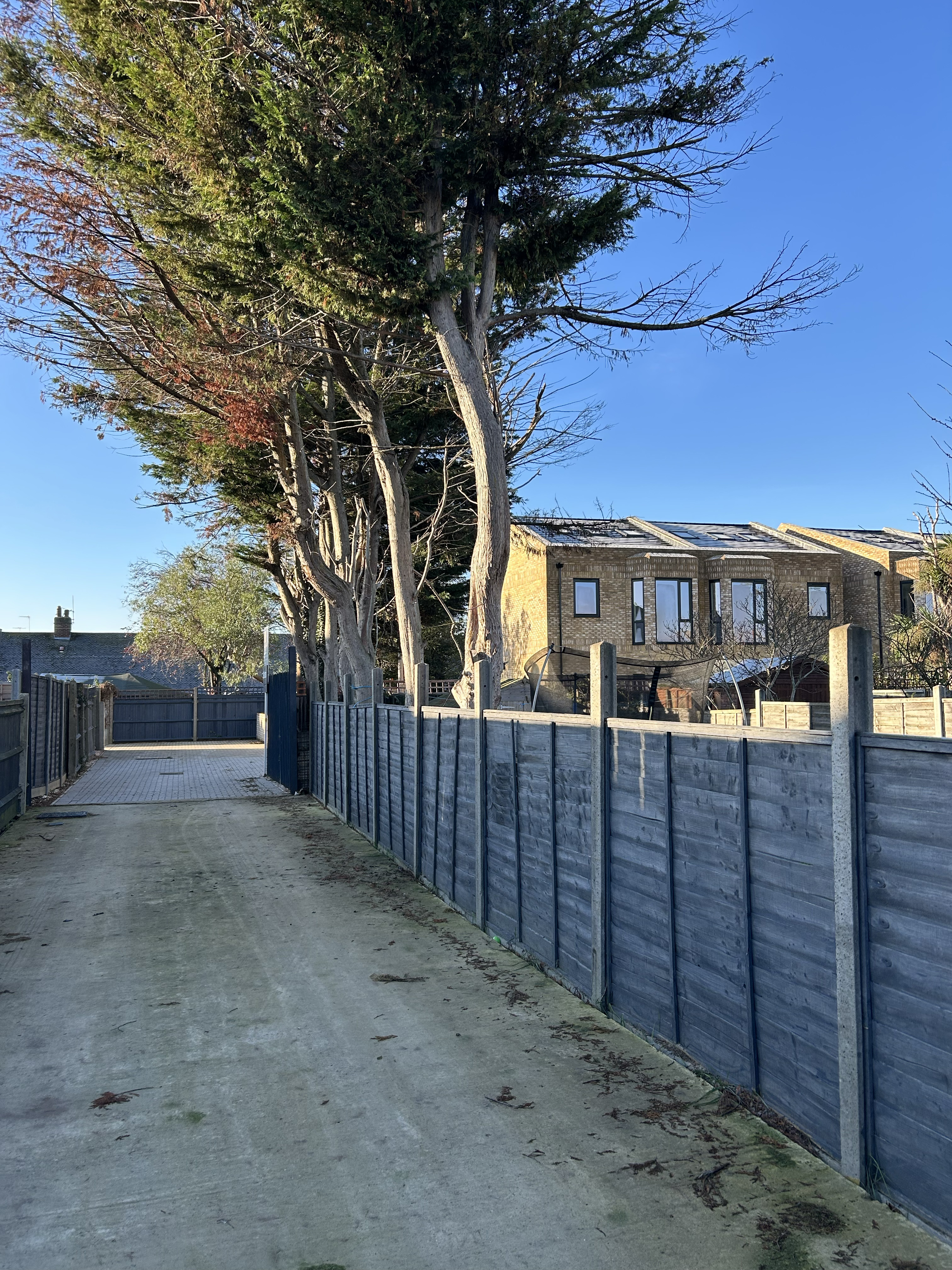 Site access perimeter fencing